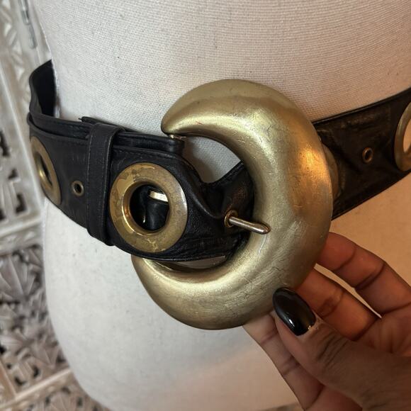 Vintage Black Gold Grommets Old Money Soft Leather Belt w/ Oversized Gold Buckle - Picture 4 of 6